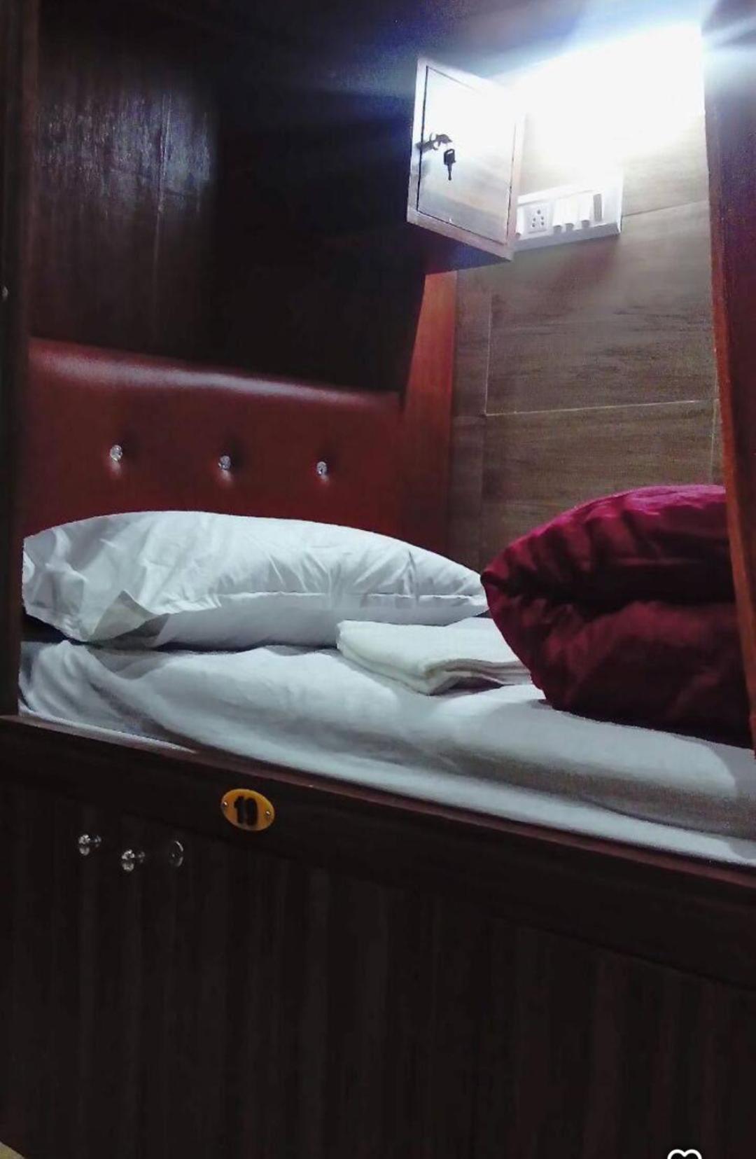 Unibed Dormitory Mumbai Exterior photo